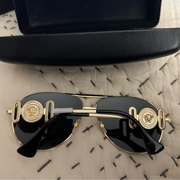 Versace sunglasses - Picture 2 of 3